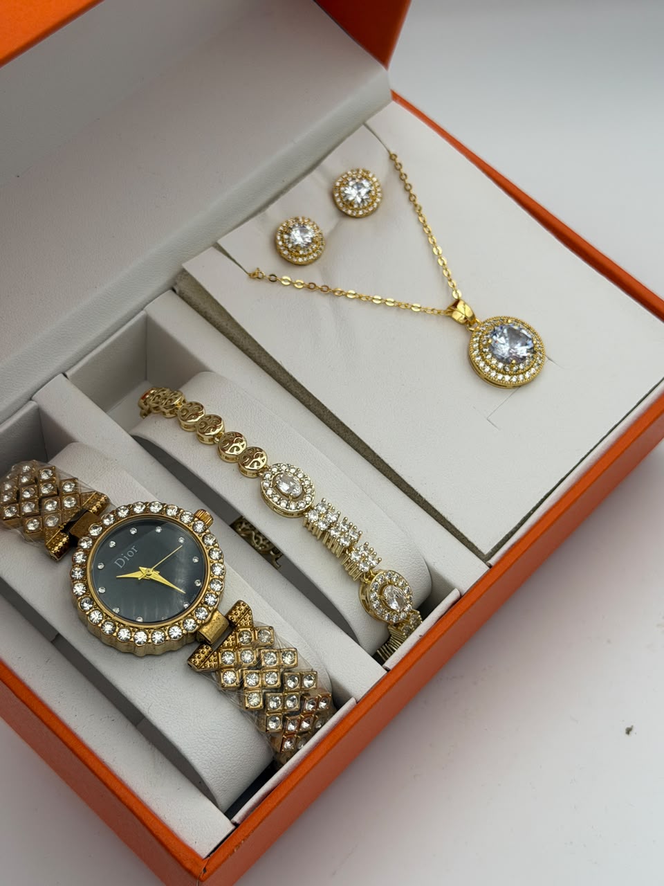 Dilia's watches and Jewelries
